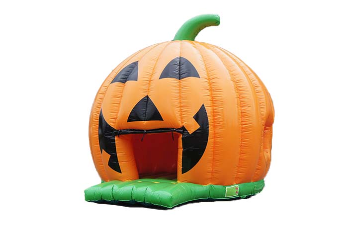 op maat gemaakt springkussen met een pompoen hoofd 